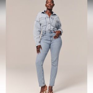 NWT Abercrombie & Fitch 90s Slim Straight Jeans- Curve Love-28L